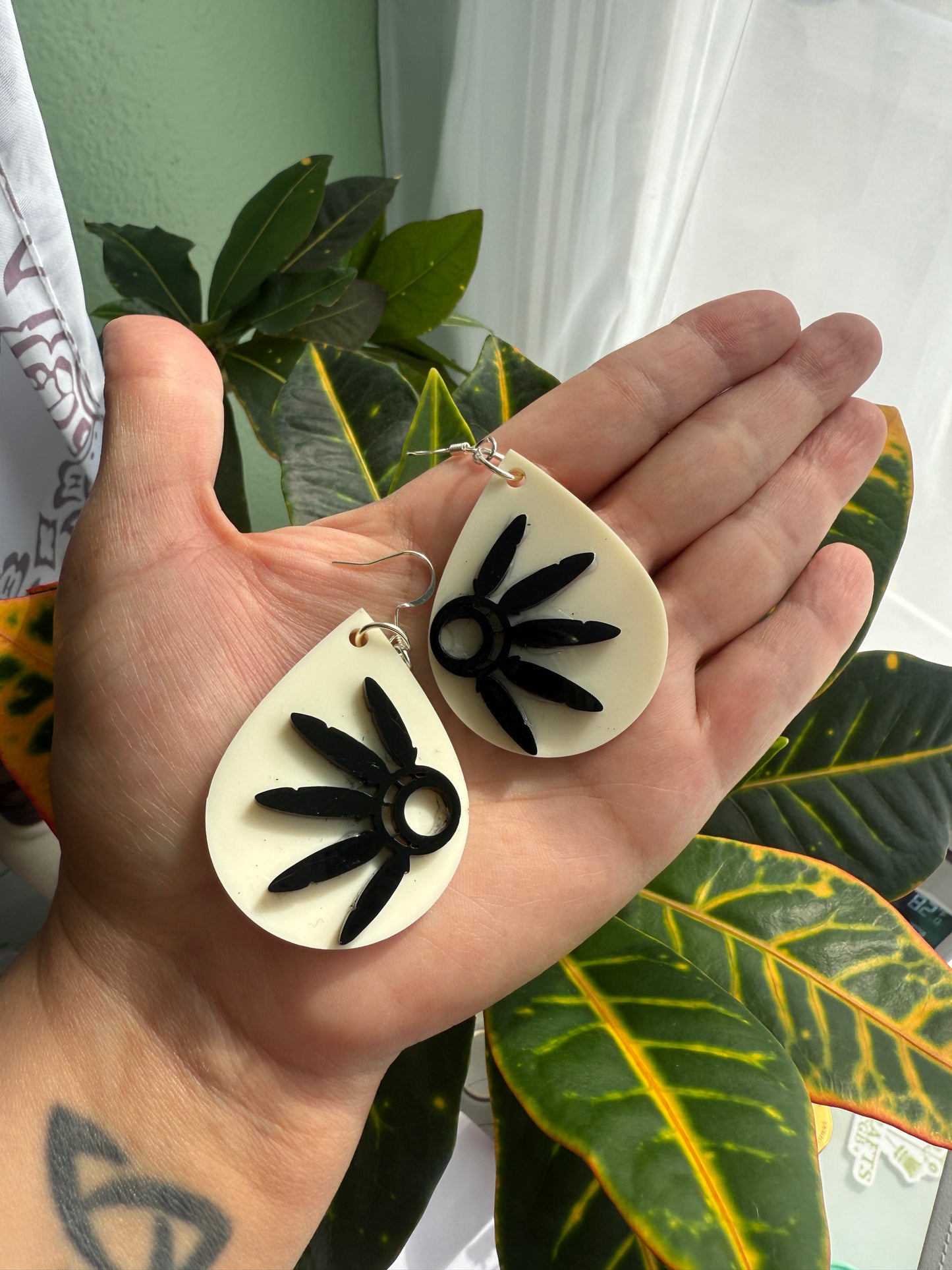 Acrylic Dance Fan Drops *Black on 2" White Drop*