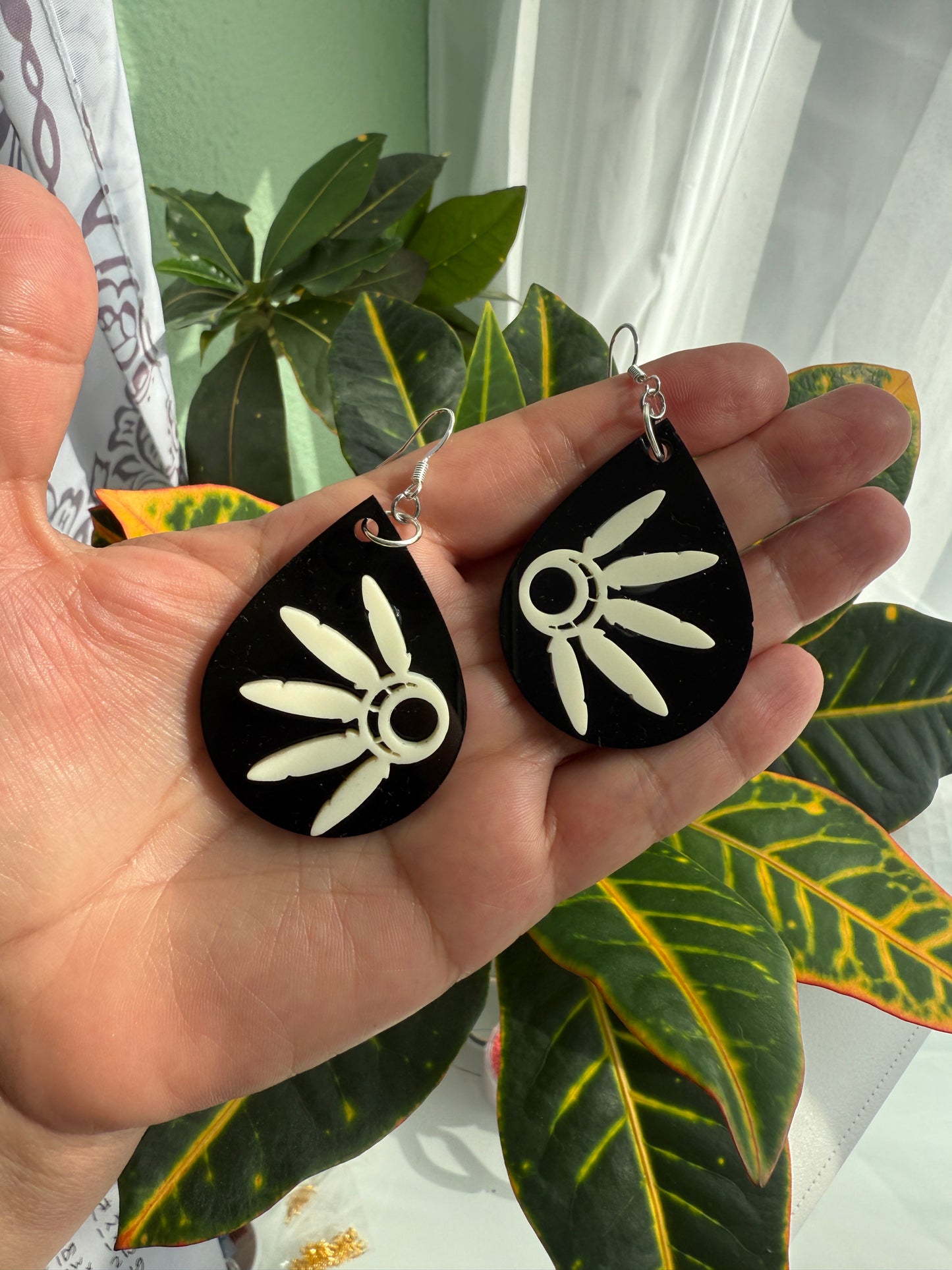 Acrylic Dance Fan Drops *White on 2" Black Drop*